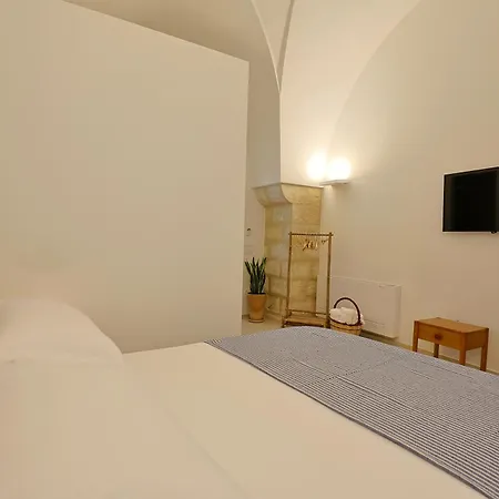 Don Gerolamo Dimora Storica Con Piscina * Casamassella